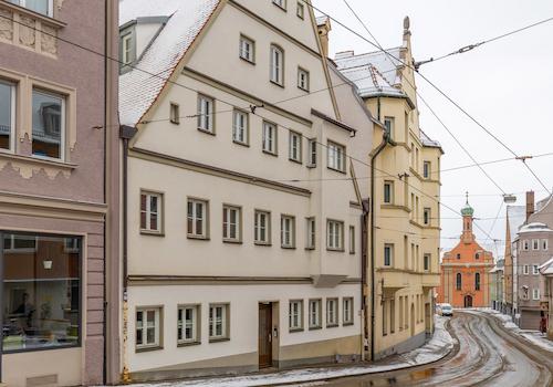 Einfach perfekt: Beste Lage, optimaler Zustand, Balkon.