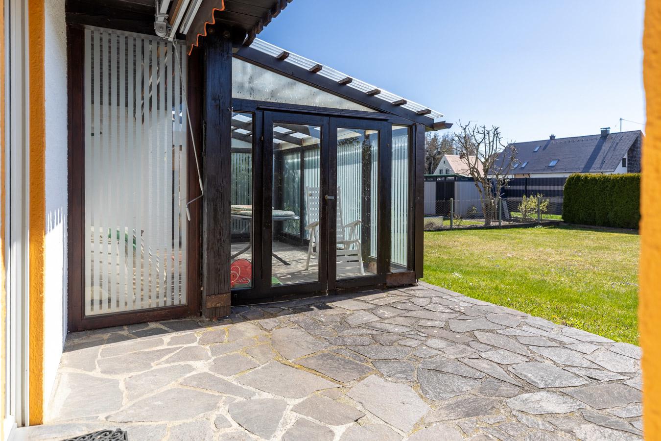 Großzügiges Zweifamilienhaus mit Ausbaureserve auf sonnigem Traumgrundstück in Großaitingen