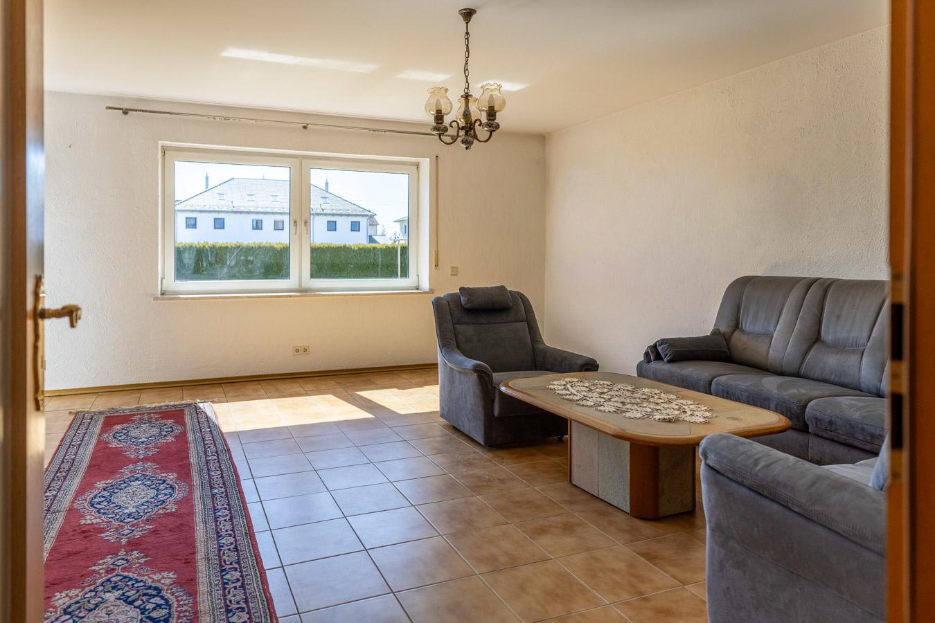 Großzügiges Zweifamilienhaus mit Ausbaureserve auf sonnigem Traumgrundstück in Großaitingen