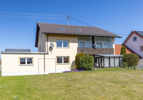 Großzügiges Zweifamilienhaus mit Ausbaureserve auf sonnigem Traumgrundstück in Großaitingen