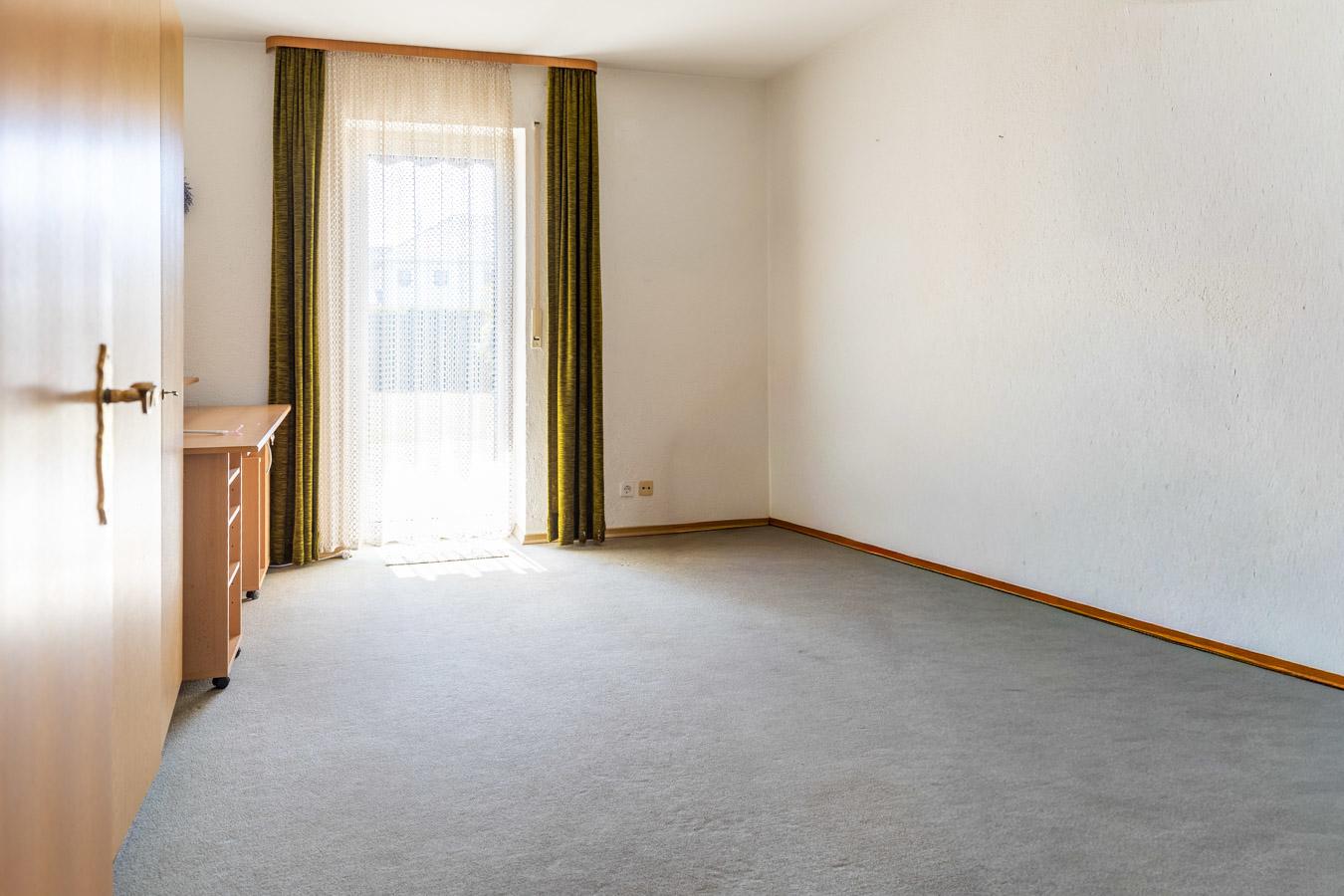 Großzügiges Zweifamilienhaus mit Ausbaureserve auf sonnigem Traumgrundstück in Großaitingen