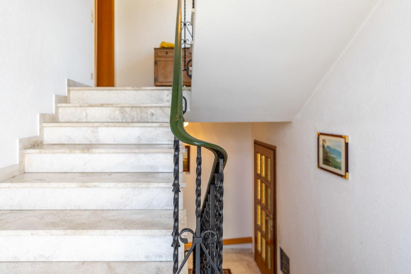 Großzügiges Zweifamilienhaus mit Ausbaureserve auf sonnigem Traumgrundstück in Großaitingen