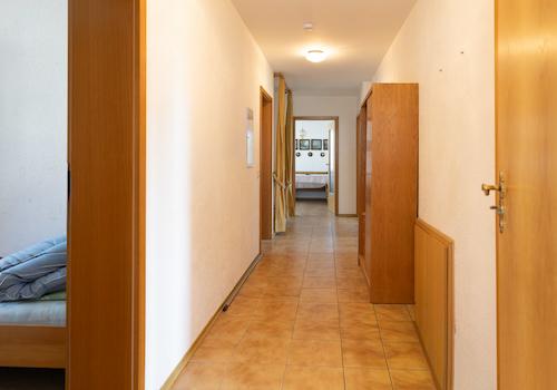 Großzügiges Zweifamilienhaus mit Ausbaureserve auf sonnigem Traumgrundstück in Großaitingen