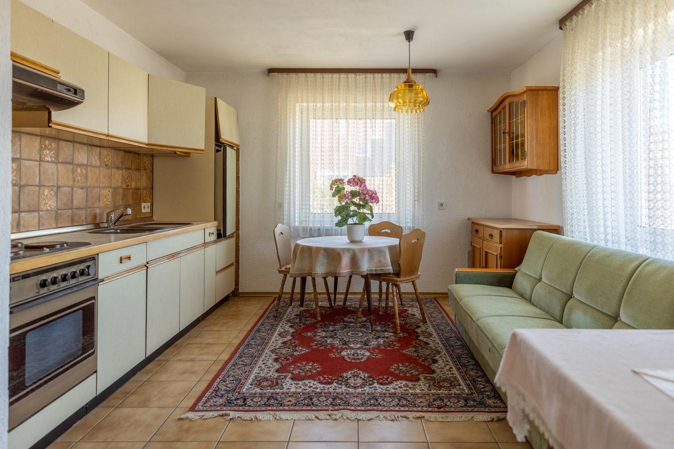Großzügiges Zweifamilienhaus mit Ausbaureserve auf sonnigem Traumgrundstück in Großaitingen