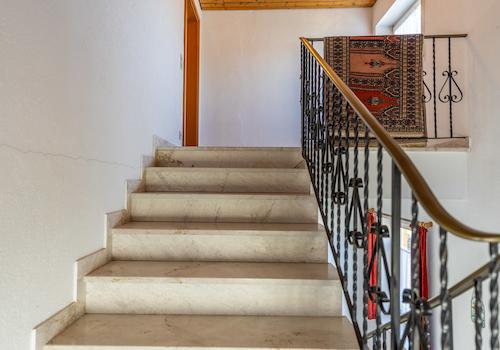 Großzügiges Zweifamilienhaus mit Ausbaureserve auf sonnigem Traumgrundstück in Großaitingen