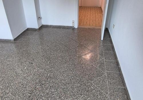 Blick vom Wohnzimmer-> Flur