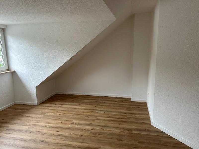 Schlafzimmer mit Arbeitsbereich