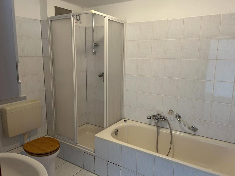 Bad mit Dusche und ...