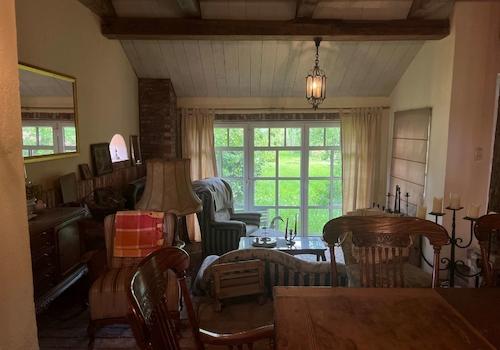 Wohnzimmer m. Blick in den Garten
