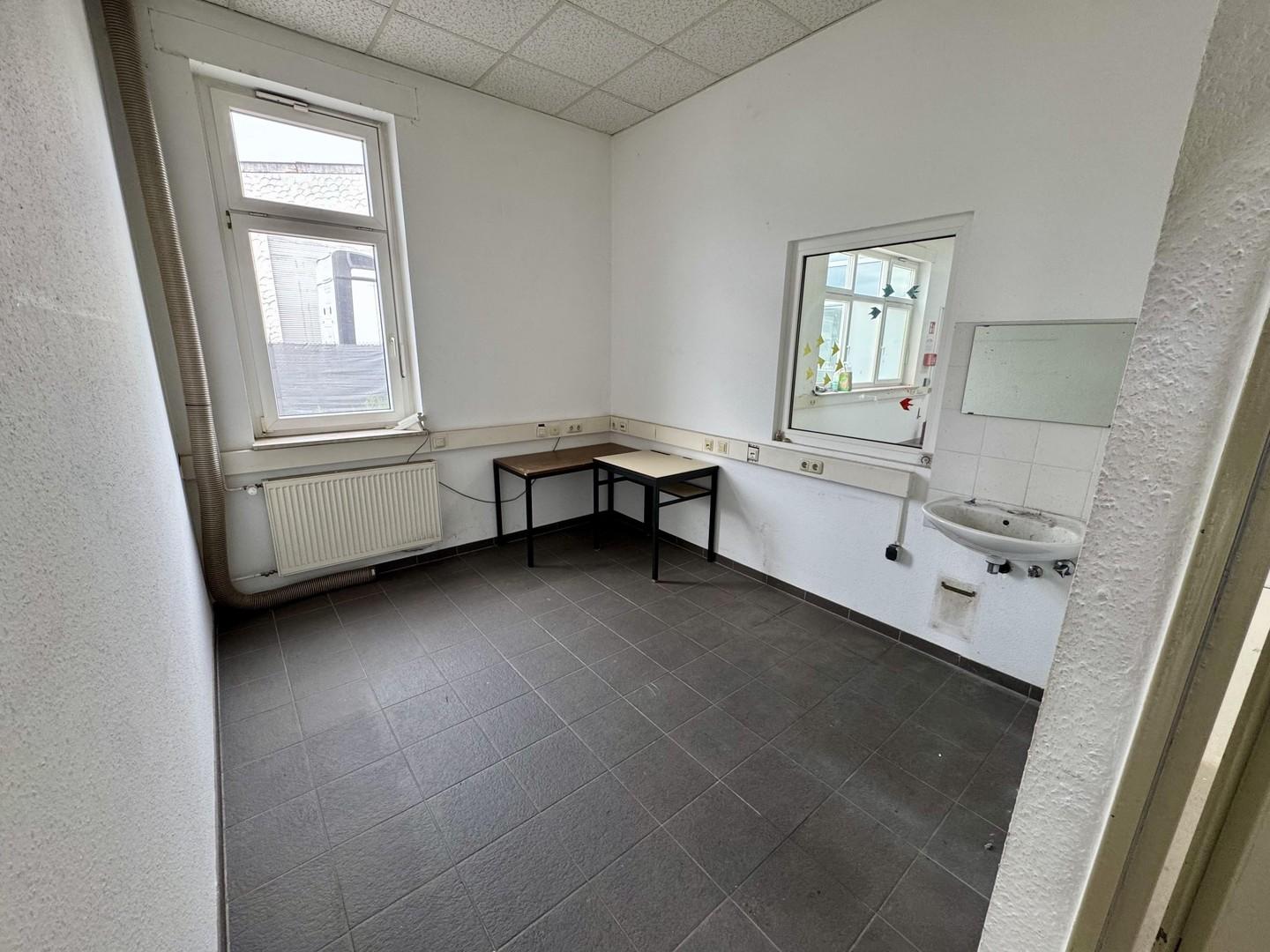 Hallen/Meister-Büro