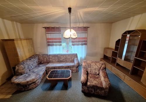 Wohnzimmer mit Kamin
