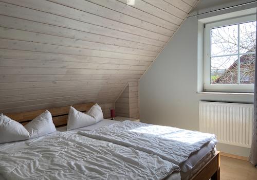 Ein helles, geräumiges Zimmer