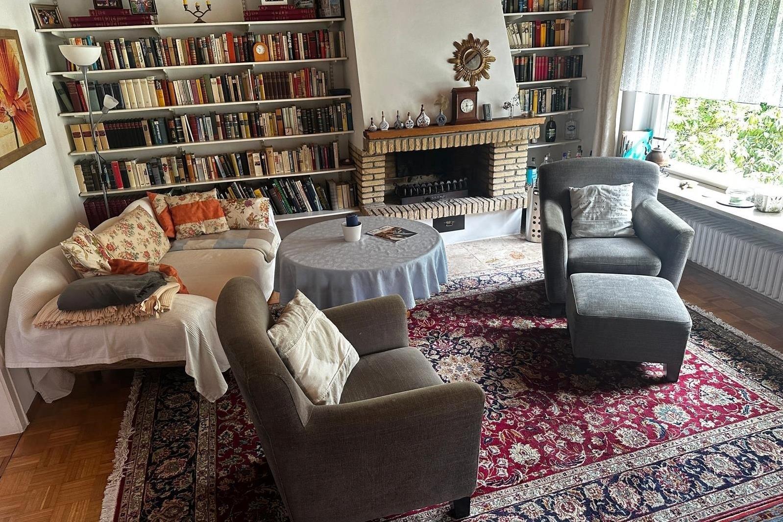 Wohnzimmer mit Kamin