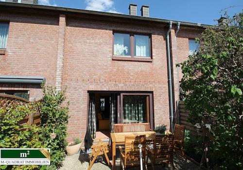 Gartenbereich mit Terrasse u. Blick auf RMH