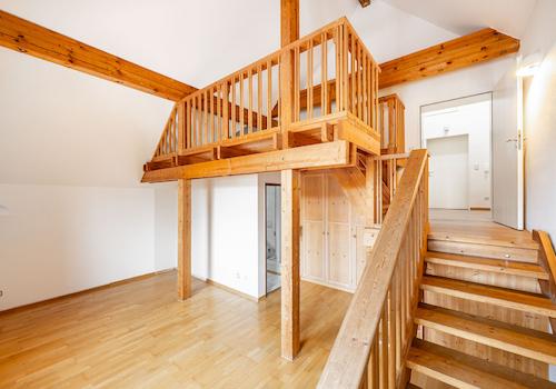 Einliegerbereich mit Badezimmer und Schlafgalerie
