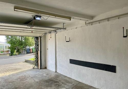 Garage mit Sektionaltor