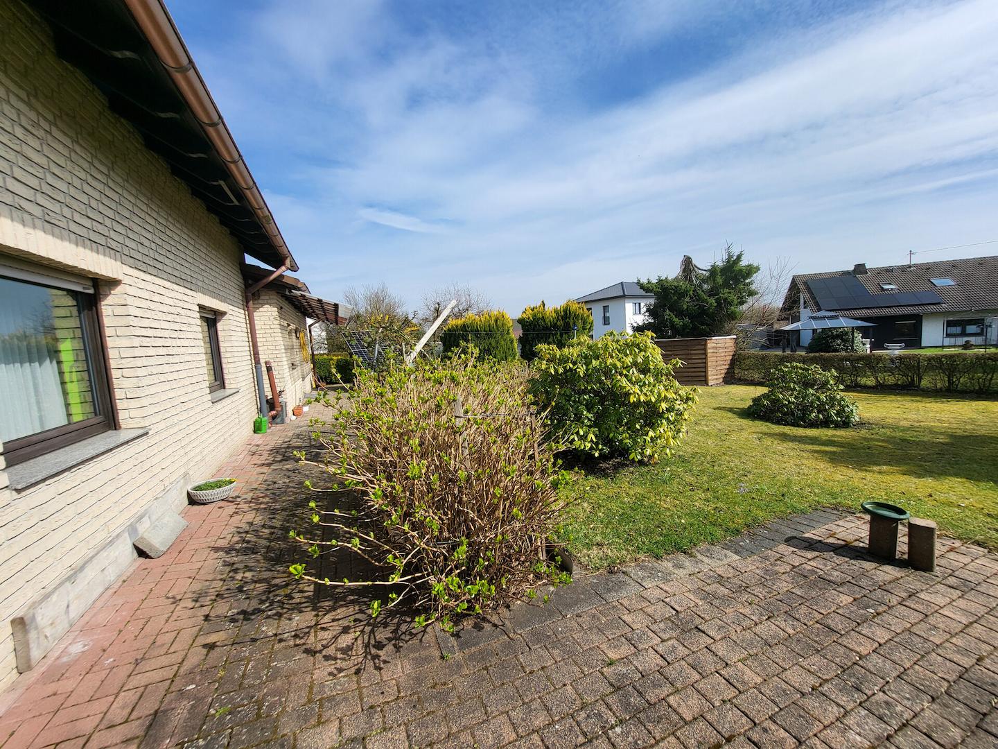 Terrasse mit Garten