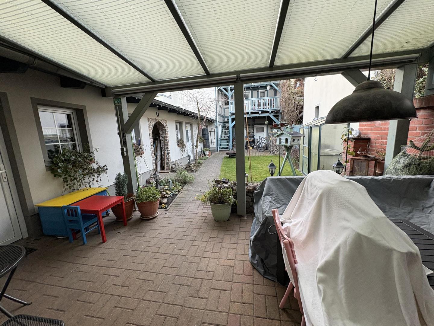 Blick von Terrasse 2. Wohnhaus