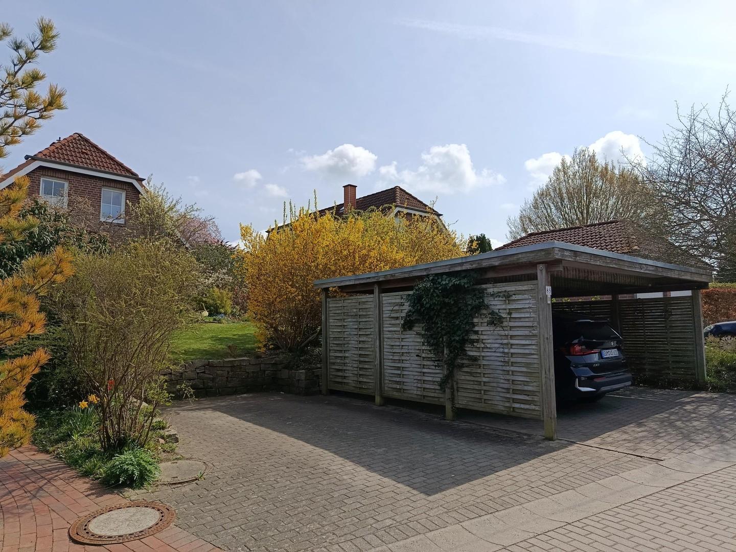 Stellplatz und Doppelcarport