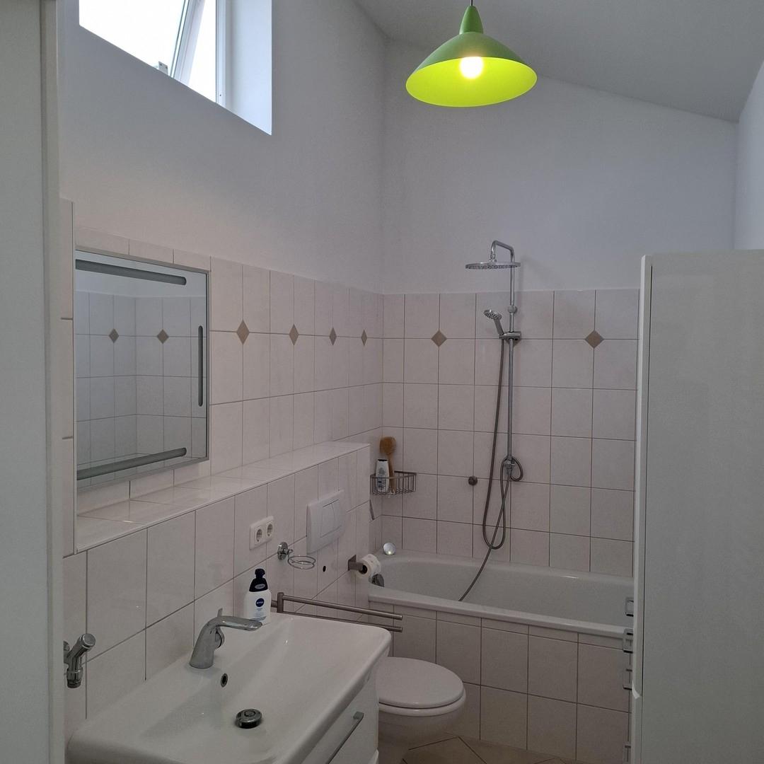 Bad mit Wanne