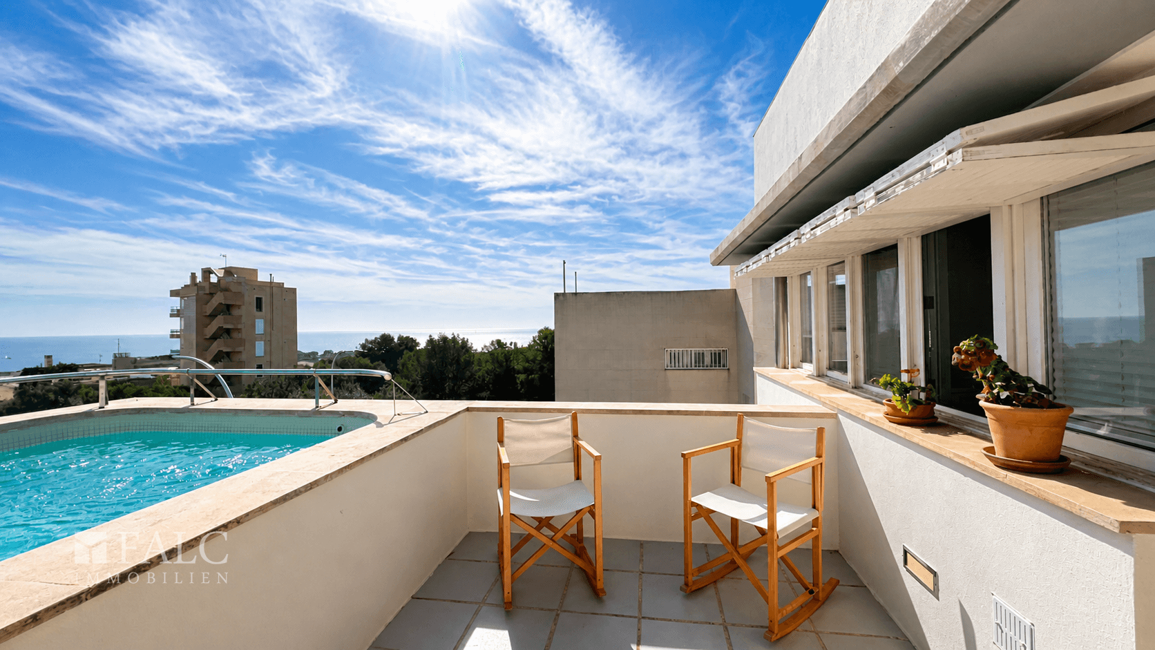 Pool und Meerblick 