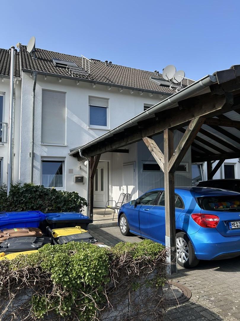 Vorderseite, Carport
