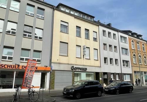 Straßenfront