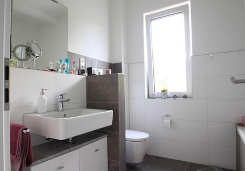 Badezimmer mit Badewanne