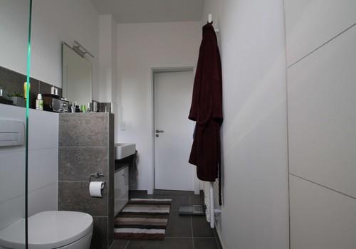 Bad mit begehbarer Dusche