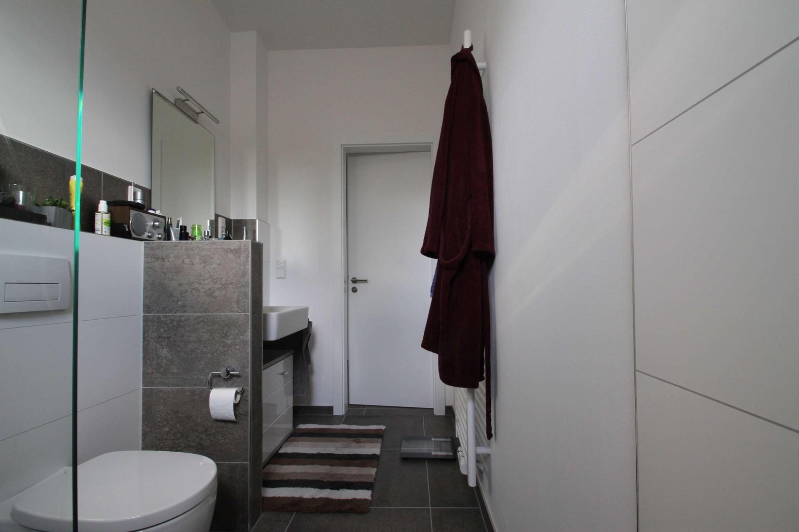 Bad mit begehbarer Dusche