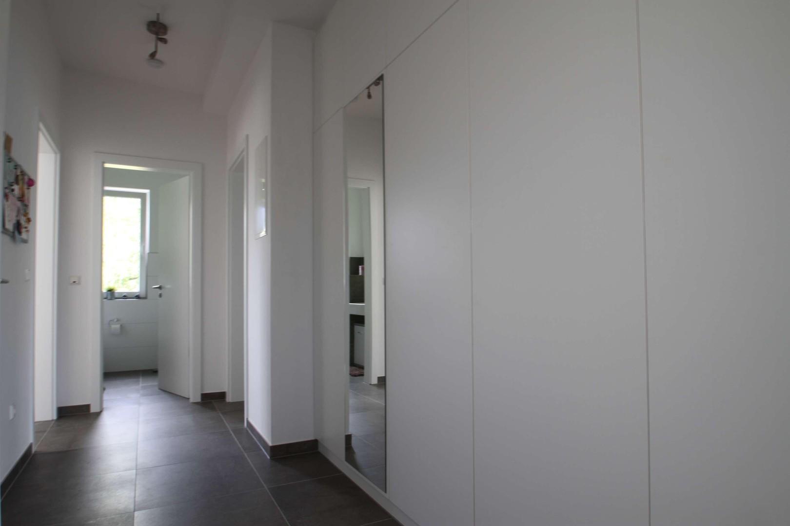 Flur mit Einbauschrank