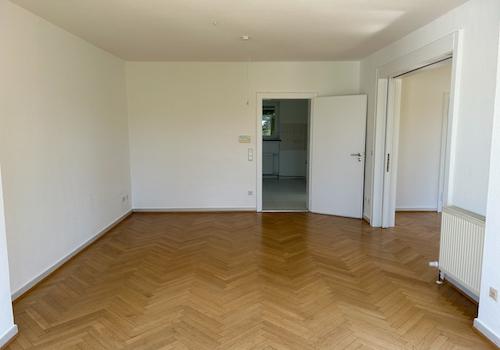 Wohnzimmer mit Zugang zum ..., EG