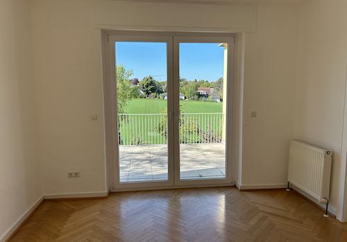 Esszimmer mit 2. Ausgang zum Balkon, EG