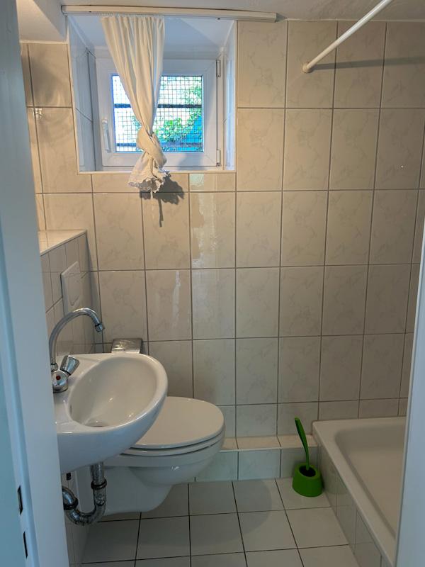 Gäste-Bad mit Dusche, UG