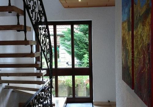 Treppenaufgang zur Whg. 1. OG
