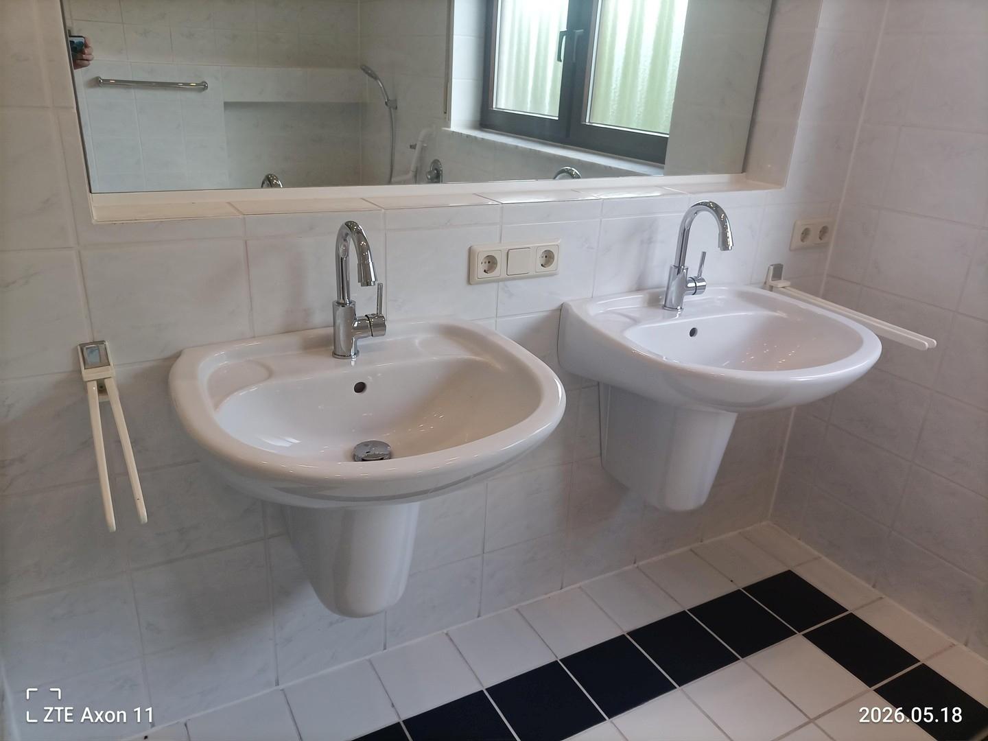 Grosses Badezimmer
