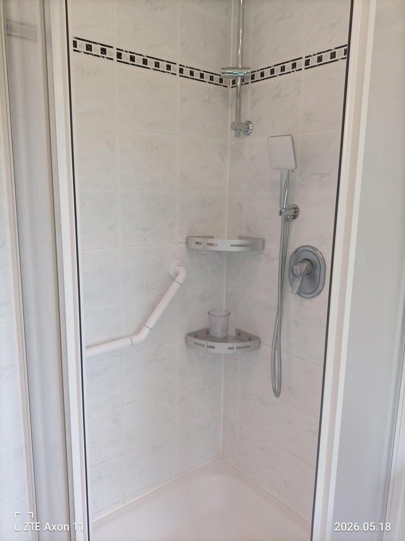 Grosses Badezimmer