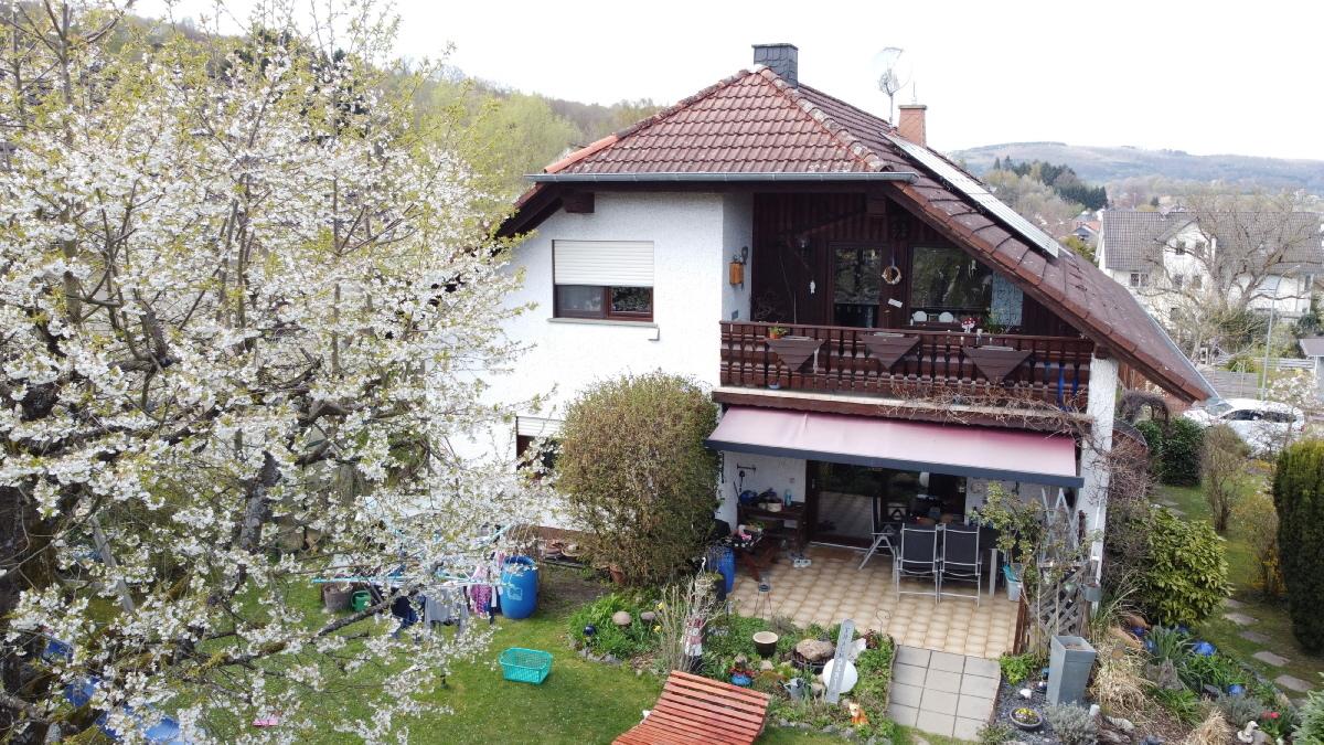 2 Familienhaus mit schönem Garten
