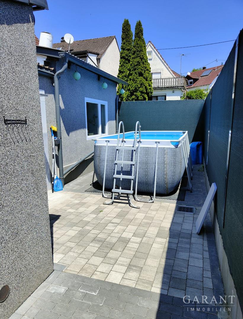 Außenbereich mit Aufstellpool