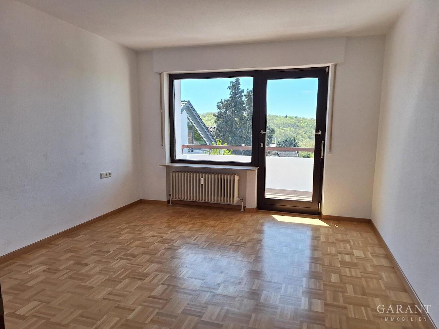Schlafzimmer m. Balkon