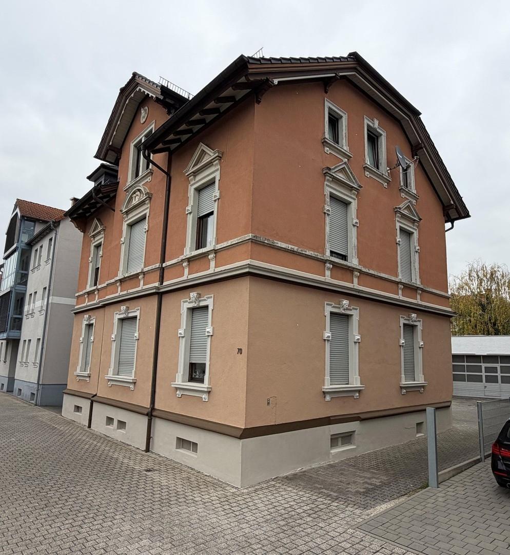 Straße und Einfahrt