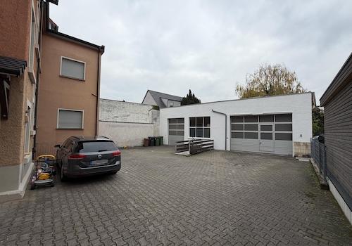 Hof und Halle