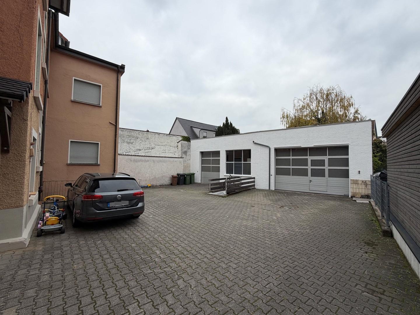 Hof und Halle