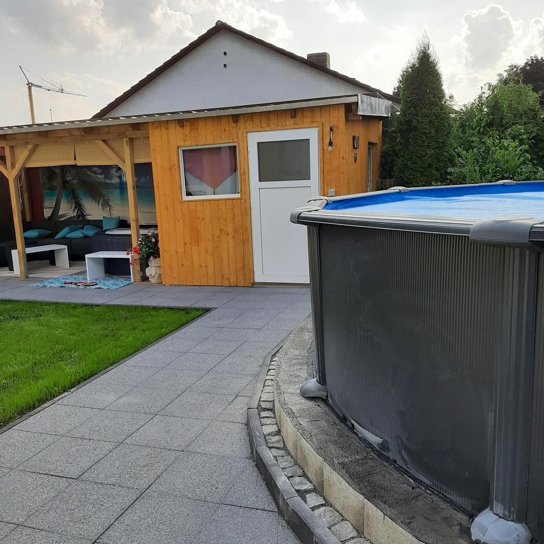 Pool Haus / Lounge 