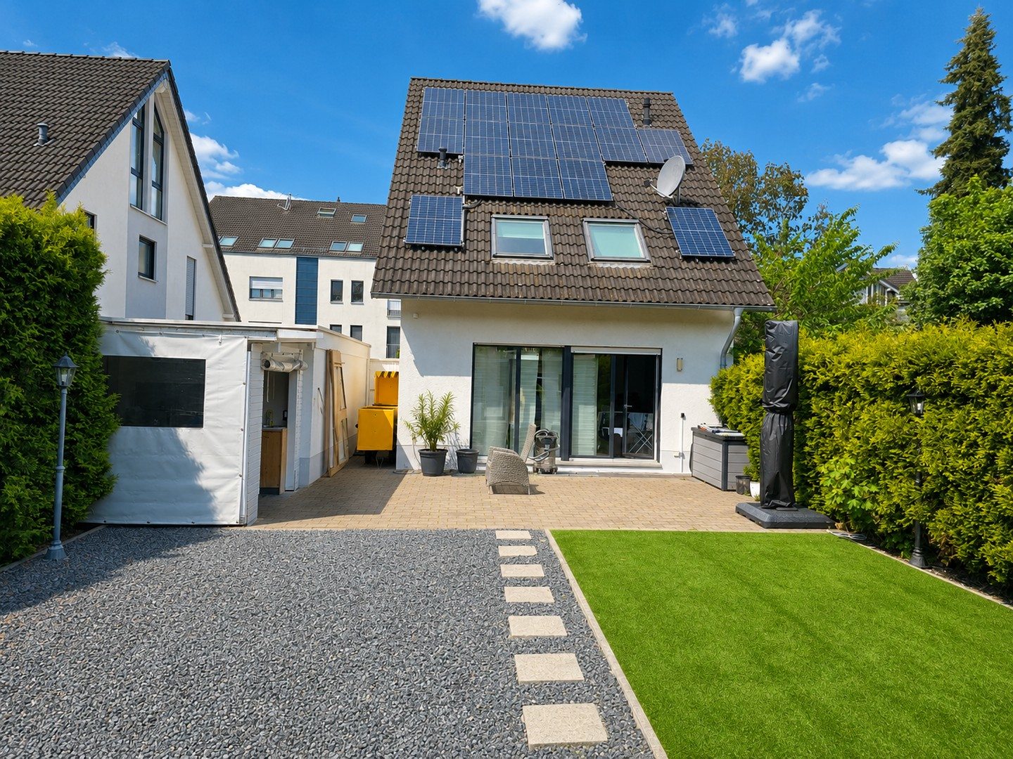 1.Terrasse/Kunstrasen/Grilleck