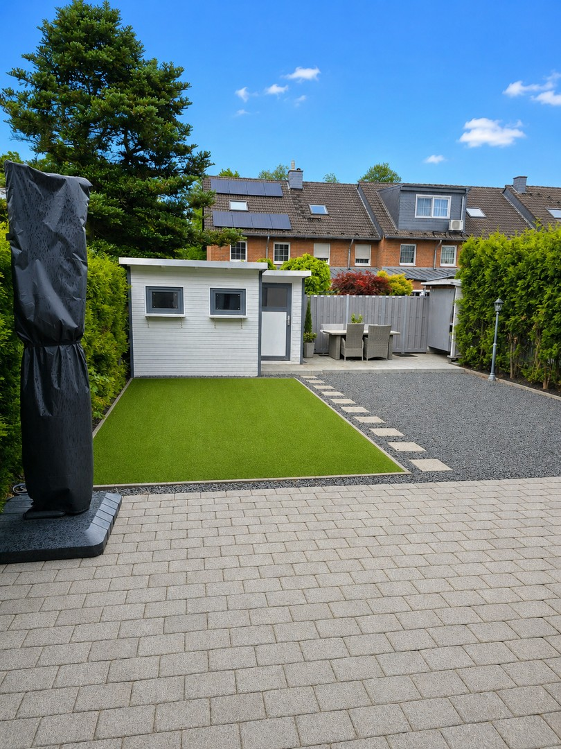 Terrasse/Gartenhaus/Garten