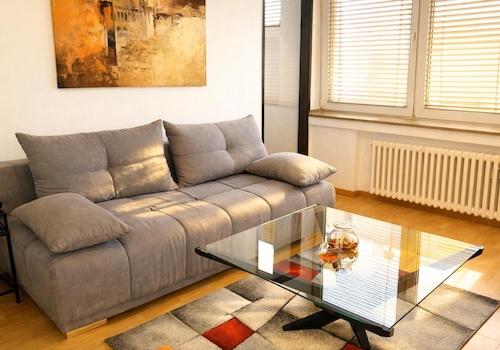 Bequemes Boxspring-Schlafsofa