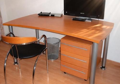Schreibtisch