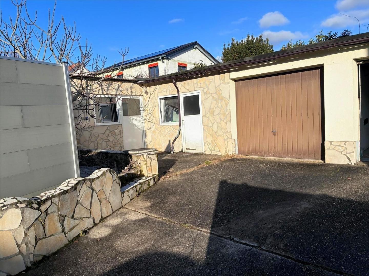 Einfahrt zur Garage