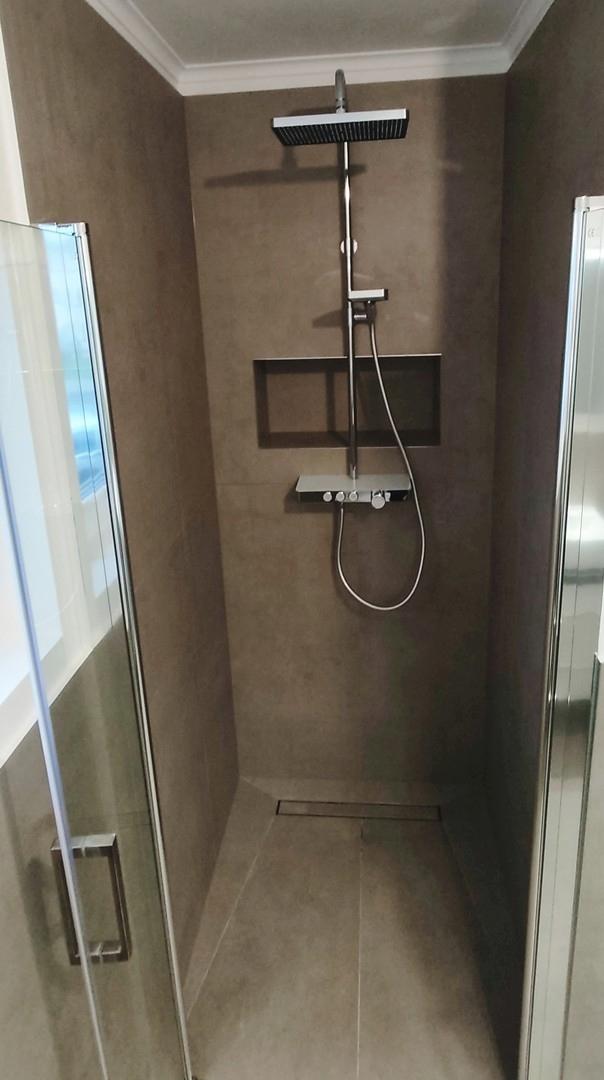 Die ebenerdige Kinderdusche